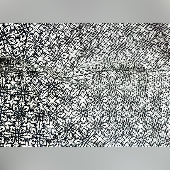 VGUC US 16 Michel Studio Alexa Blue and White Floral Cropped Pants - Picture 7 of 7